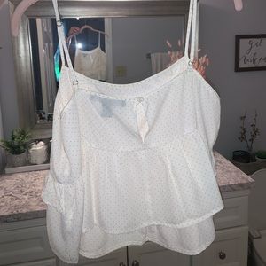 Cute little summer top (feel free to bundle any items☺️)